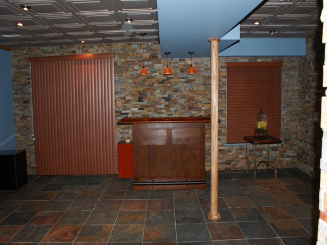 Multicolor slate wall and floor